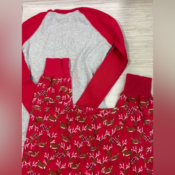 AMERICAN GIRL 12 ✨ Red and Gray Kids Pajamas with Reindeer Design VGUC - Picture 3 of 3